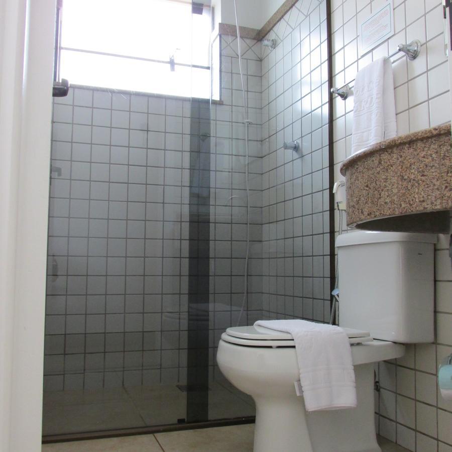 Holambra Garden Hotel Kültér fotó Bathroom with a shower enclosure